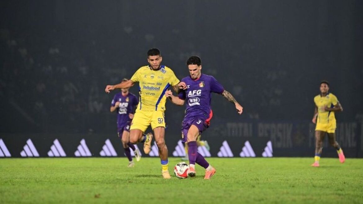 Persib Masih Kokoh di Puncak Klasemen Super League, Zona Degradasi Makin Panas